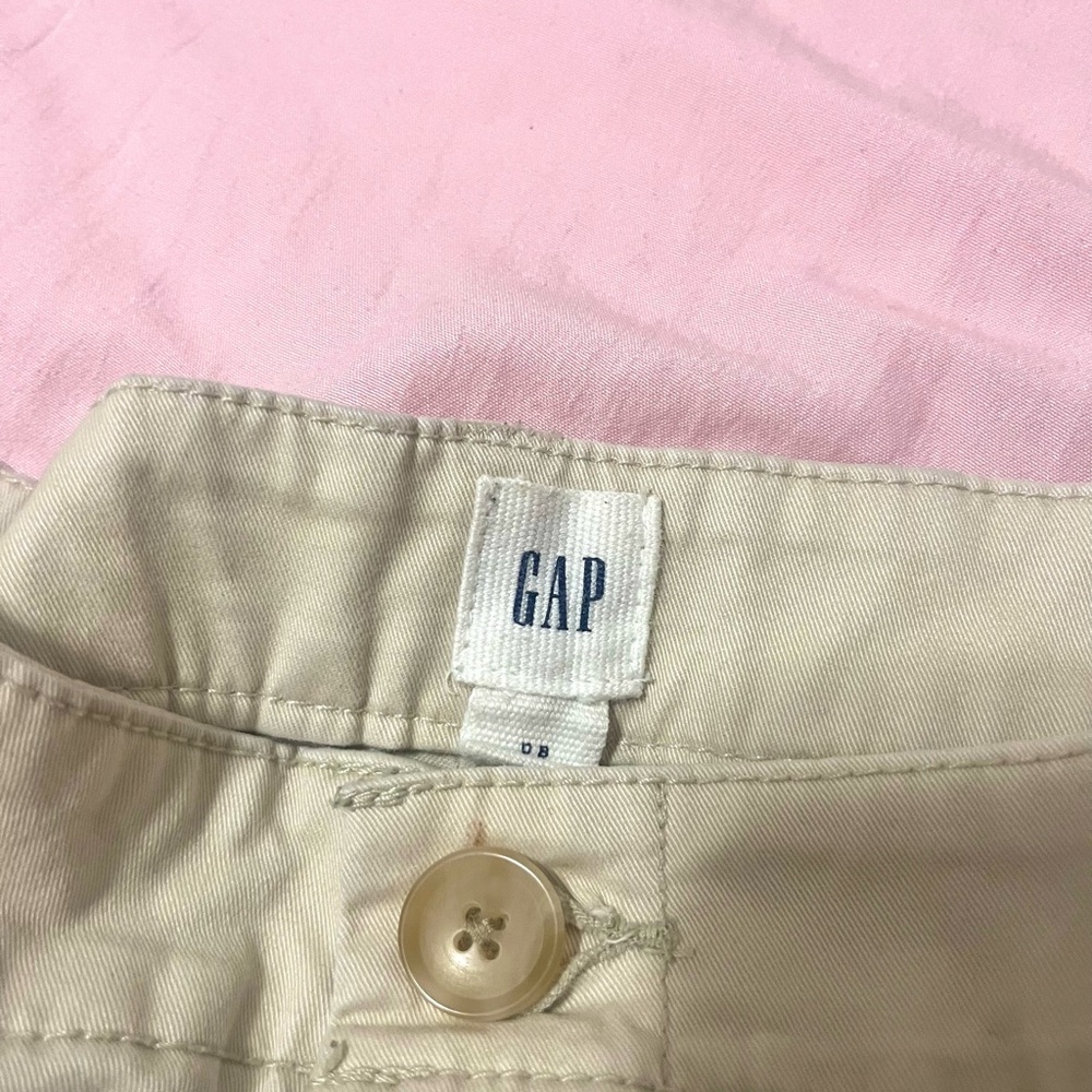 GAP Women's Beige Cargo Shorts - Picture 4 of 5